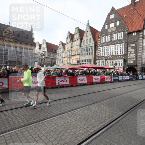 05.10.2025 - 20. swb-Marathon Bremen Yannick Fuchs http://msf.ph/oto/9310024 05.10.2025 11:17:48 Ziel 9869, 10312, 10465 meine-sportfotos.de