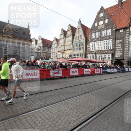 05.10.2025 - 20. swb-Marathon Bremen Yannick Fuchs http://msf.ph/oto/9310026 05.10.2025 11:17:48 Ziel 9869, 10312, 10465 meine-sportfotos.de