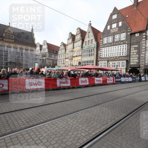 05.10.2025 - 20. swb-Marathon Bremen Yannick Fuchs http://msf.ph/oto/9310045 05.10.2025 11:17:51 Ziel  meine-sportfotos.de