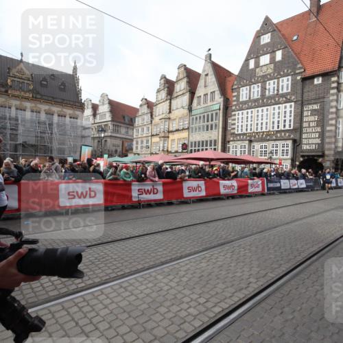 05.10.2025 - 20. swb-Marathon Bremen Yannick Fuchs http://msf.ph/oto/9310138 05.10.2025 11:18:03 Ziel 10808, 10949 meine-sportfotos.de