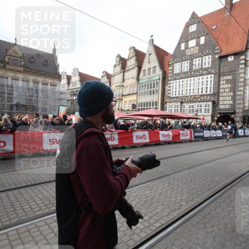 05.10.2025 - 20. swb-Marathon Bremen Yannick Fuchs http://msf.ph/oto/9310144 05.10.2025 11:18:04 Ziel 10808, 10949 meine-sportfotos.de