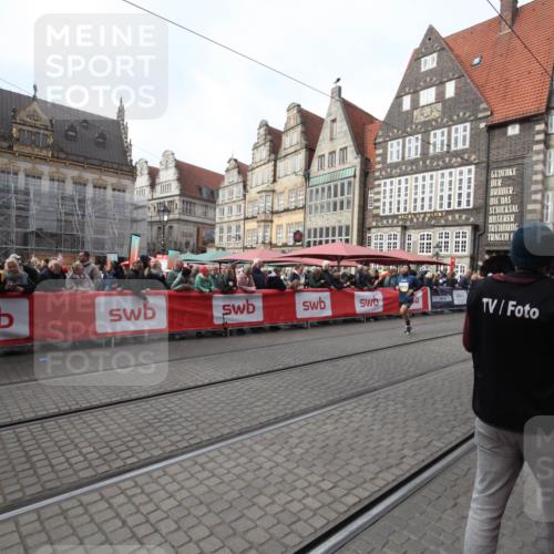 05.10.2025 - 20. swb-Marathon Bremen Yannick Fuchs http://msf.ph/oto/9310161 05.10.2025 11:18:06 Ziel 10808, 11082 meine-sportfotos.de