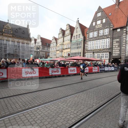 05.10.2025 - 20. swb-Marathon Bremen Yannick Fuchs http://msf.ph/oto/9310165 05.10.2025 11:18:07 Ziel 10808, 11082 meine-sportfotos.de