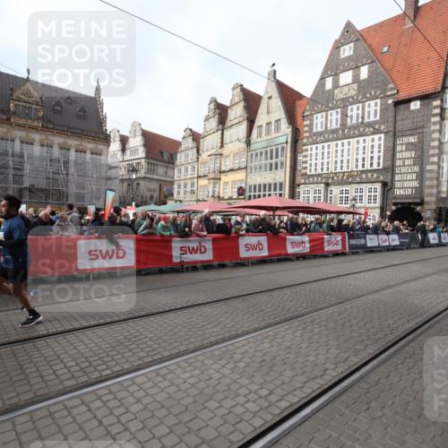 05.10.2025 - 20. swb-Marathon Bremen Yannick Fuchs http://msf.ph/oto/9310179 05.10.2025 11:18:09 Ziel 10808, 11082 meine-sportfotos.de