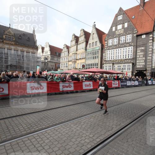 05.10.2025 - 20. swb-Marathon Bremen Yannick Fuchs http://msf.ph/oto/9310193 05.10.2025 11:18:11 Ziel 11082 meine-sportfotos.de