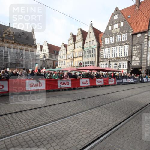 05.10.2025 - 20. swb-Marathon Bremen Yannick Fuchs http://msf.ph/oto/9310201 05.10.2025 11:18:12 Ziel 11082 meine-sportfotos.de