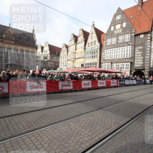 05.10.2025 - 20. swb-Marathon Bremen Yannick Fuchs http://msf.ph/oto/9310216 05.10.2025 11:18:14 Ziel  meine-sportfotos.de