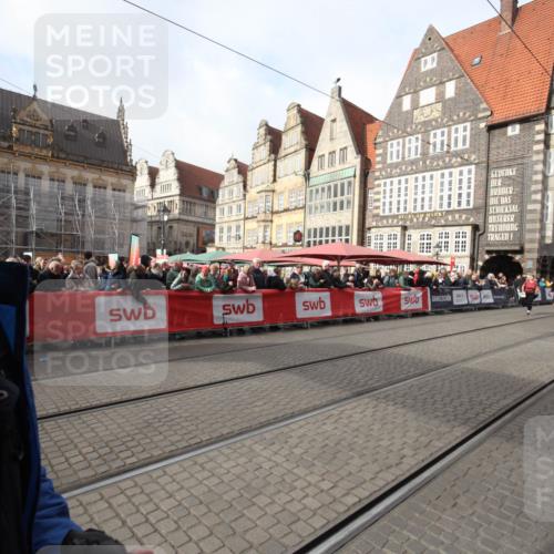 05.10.2025 - 20. swb-Marathon Bremen Yannick Fuchs http://msf.ph/oto/9310222 05.10.2025 11:18:15 Ziel  meine-sportfotos.de