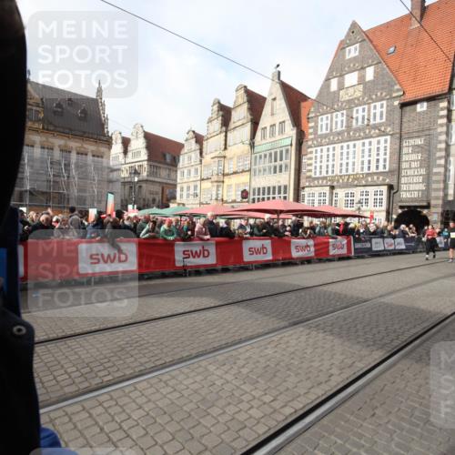 05.10.2025 - 20. swb-Marathon Bremen Yannick Fuchs http://msf.ph/oto/9310224 05.10.2025 11:18:15 Ziel  meine-sportfotos.de