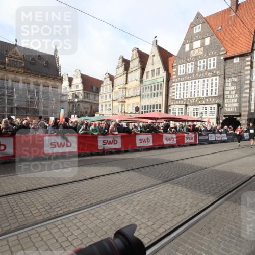 05.10.2025 - 20. swb-Marathon Bremen Yannick Fuchs http://msf.ph/oto/9310226 05.10.2025 11:18:15 Ziel  meine-sportfotos.de