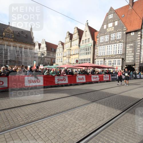 05.10.2025 - 20. swb-Marathon Bremen Yannick Fuchs http://msf.ph/oto/9310240 05.10.2025 11:18:17 Ziel 9465, 9477, 10575 meine-sportfotos.de