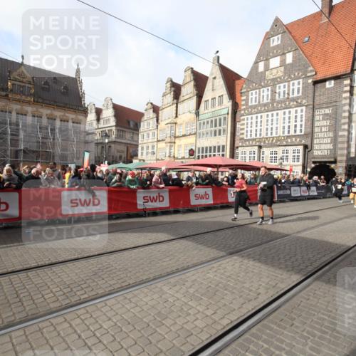 05.10.2025 - 20. swb-Marathon Bremen Yannick Fuchs http://msf.ph/oto/9310253 05.10.2025 11:18:19 Ziel 9348, 9465, 9477, 10575, 10994 meine-sportfotos.de