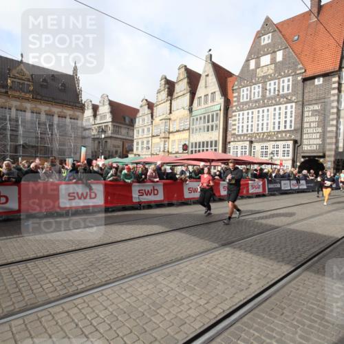 05.10.2025 - 20. swb-Marathon Bremen Yannick Fuchs http://msf.ph/oto/9310257 05.10.2025 11:18:19 Ziel 9348, 9465, 9477, 10575, 10994 meine-sportfotos.de
