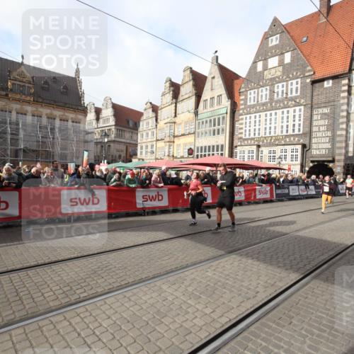 05.10.2025 - 20. swb-Marathon Bremen Yannick Fuchs http://msf.ph/oto/9310259 05.10.2025 11:18:19 Ziel 9348, 9465, 9477, 10575, 10994 meine-sportfotos.de