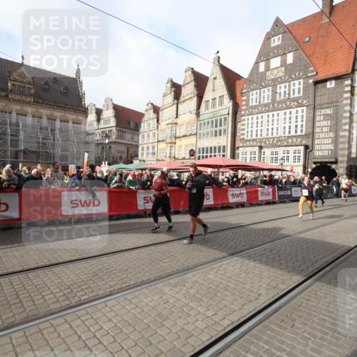 05.10.2025 - 20. swb-Marathon Bremen Yannick Fuchs http://msf.ph/oto/9310263 05.10.2025 11:18:20 Ziel 9348, 9465, 9477, 10198, 10575, 10994 meine-sportfotos.de