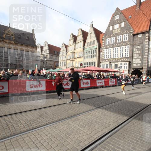 05.10.2025 - 20. swb-Marathon Bremen Yannick Fuchs http://msf.ph/oto/9310265 05.10.2025 11:18:20 Ziel 9348, 9465, 9477, 10198, 10575, 10994 meine-sportfotos.de