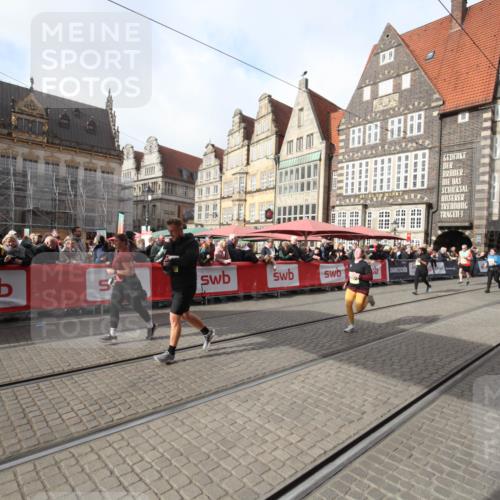 05.10.2025 - 20. swb-Marathon Bremen Yannick Fuchs http://msf.ph/oto/9310267 05.10.2025 11:18:21 Ziel 9348, 9465, 9477, 10198, 10575, 10994 meine-sportfotos.de