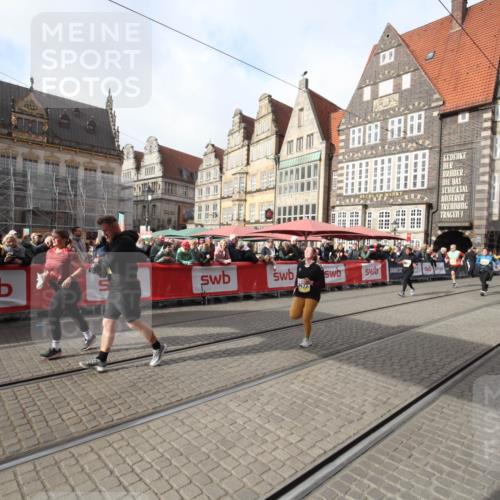 05.10.2025 - 20. swb-Marathon Bremen Yannick Fuchs http://msf.ph/oto/9310269 05.10.2025 11:18:21 Ziel 9348, 9465, 9477, 10198, 10575, 10994 meine-sportfotos.de