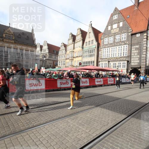 05.10.2025 - 20. swb-Marathon Bremen Yannick Fuchs http://msf.ph/oto/9310271 05.10.2025 11:18:21 Ziel 9348, 9465, 9477, 10198, 10575, 10994 meine-sportfotos.de