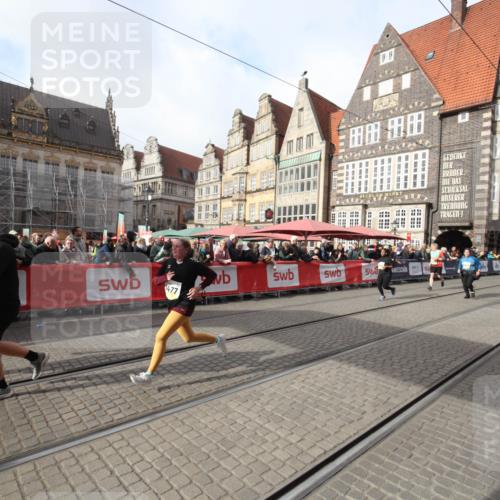 05.10.2025 - 20. swb-Marathon Bremen Yannick Fuchs http://msf.ph/oto/9310273 05.10.2025 11:18:22 Ziel 9348, 9465, 9477, 10198, 10575, 10994 meine-sportfotos.de