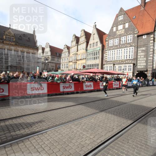 05.10.2025 - 20. swb-Marathon Bremen Yannick Fuchs http://msf.ph/oto/9310279 05.10.2025 11:18:22 Ziel 9348, 9465, 9477, 10198, 10575, 10994 meine-sportfotos.de