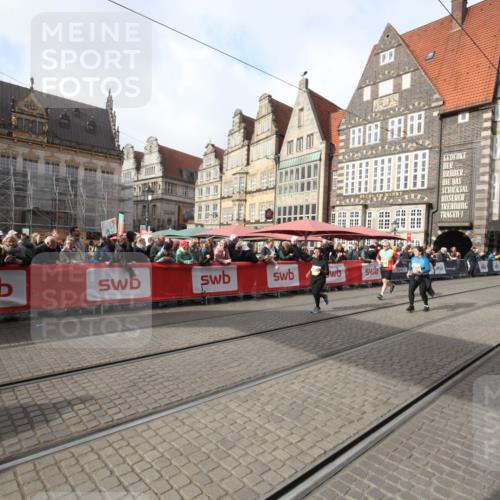 05.10.2025 - 20. swb-Marathon Bremen Yannick Fuchs http://msf.ph/oto/9310282 05.10.2025 11:18:23 Ziel 9348, 10198, 10994 meine-sportfotos.de