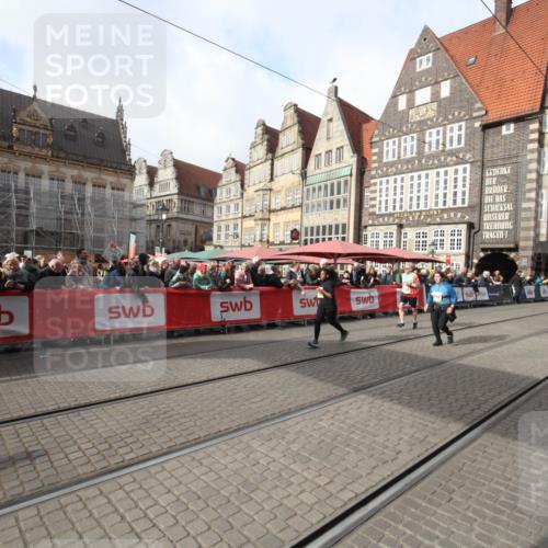 05.10.2025 - 20. swb-Marathon Bremen Yannick Fuchs http://msf.ph/oto/9310285 05.10.2025 11:18:23 Ziel 9348, 10198, 10994 meine-sportfotos.de