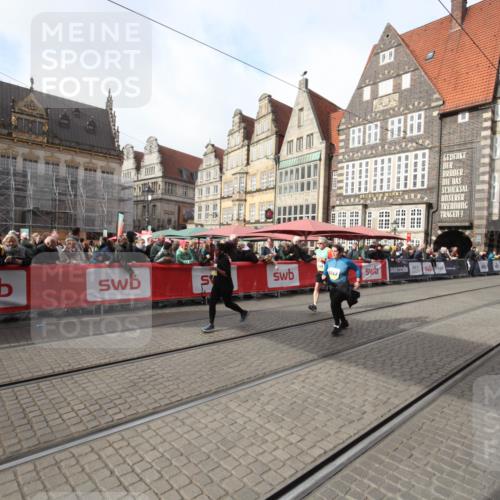 05.10.2025 - 20. swb-Marathon Bremen Yannick Fuchs http://msf.ph/oto/9310291 05.10.2025 11:18:24 Ziel 9348, 10198, 10994 meine-sportfotos.de