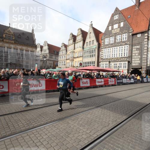 05.10.2025 - 20. swb-Marathon Bremen Yannick Fuchs http://msf.ph/oto/9310298 05.10.2025 11:18:25 Ziel 9348, 10198, 10994 meine-sportfotos.de