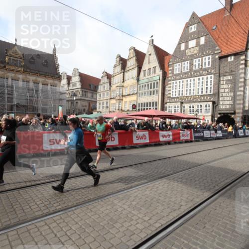 05.10.2025 - 20. swb-Marathon Bremen Yannick Fuchs http://msf.ph/oto/9310300 05.10.2025 11:18:25 Ziel 9348, 10198, 10994 meine-sportfotos.de