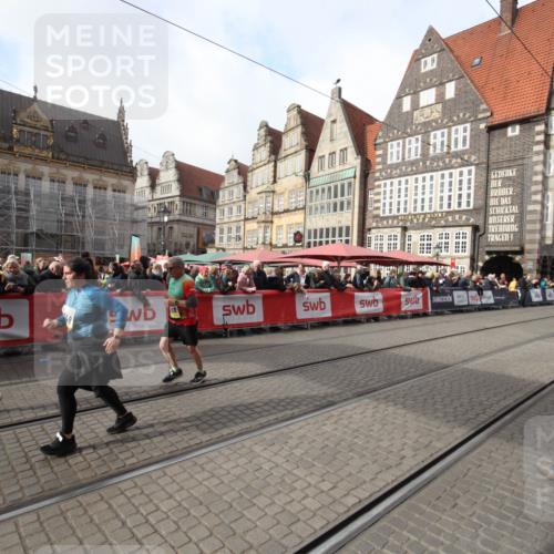 05.10.2025 - 20. swb-Marathon Bremen Yannick Fuchs http://msf.ph/oto/9310302 05.10.2025 11:18:25 Ziel 9348, 10198, 10994 meine-sportfotos.de
