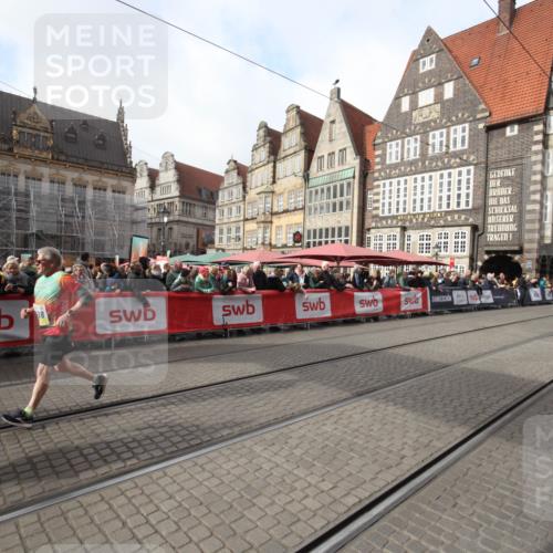 05.10.2025 - 20. swb-Marathon Bremen Yannick Fuchs http://msf.ph/oto/9310306 05.10.2025 11:18:26 Ziel 10198, 10795 meine-sportfotos.de