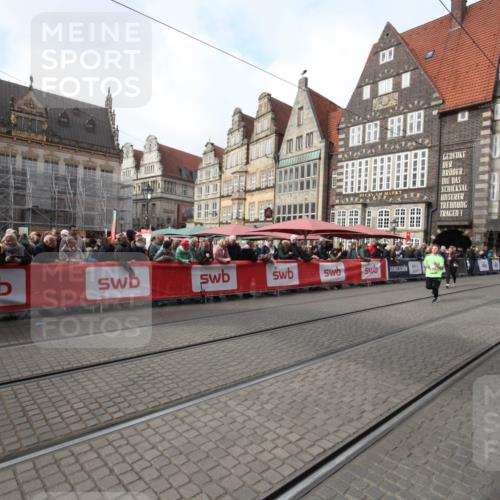 05.10.2025 - 20. swb-Marathon Bremen Yannick Fuchs http://msf.ph/oto/9310328 05.10.2025 11:18:29 Ziel 10795, 11043 meine-sportfotos.de