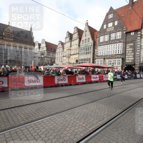 05.10.2025 - 20. swb-Marathon Bremen Yannick Fuchs http://msf.ph/oto/9310334 05.10.2025 11:18:29 Ziel 10795, 11043 meine-sportfotos.de