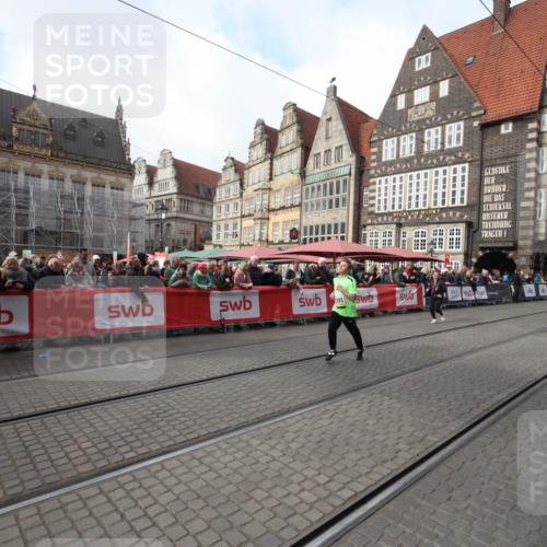 05.10.2025 - 20. swb-Marathon Bremen Yannick Fuchs http://msf.ph/oto/9310342 05.10.2025 11:18:30 Ziel 10795, 11043 meine-sportfotos.de
