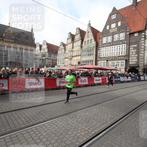 05.10.2025 - 20. swb-Marathon Bremen Yannick Fuchs http://msf.ph/oto/9310347 05.10.2025 11:18:31 Ziel 10795, 11043 meine-sportfotos.de