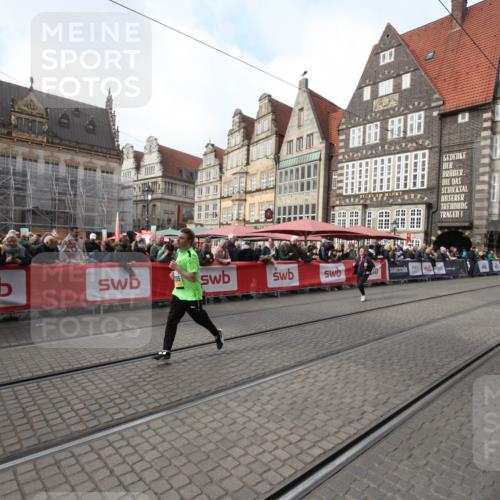 05.10.2025 - 20. swb-Marathon Bremen Yannick Fuchs http://msf.ph/oto/9310348 05.10.2025 11:18:31 Ziel 10795, 11043 meine-sportfotos.de