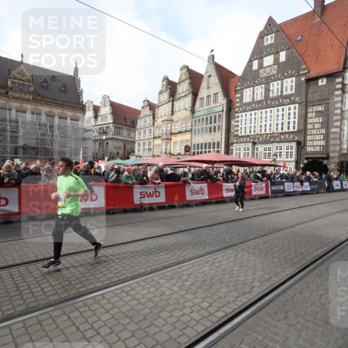 05.10.2025 - 20. swb-Marathon Bremen Yannick Fuchs http://msf.ph/oto/9310350 05.10.2025 11:18:31 Ziel 10795, 11043 meine-sportfotos.de
