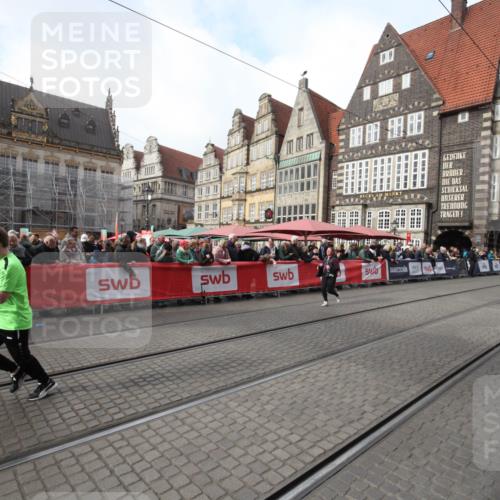 05.10.2025 - 20. swb-Marathon Bremen Yannick Fuchs http://msf.ph/oto/9310352 05.10.2025 11:18:32 Ziel 10795, 11043 meine-sportfotos.de