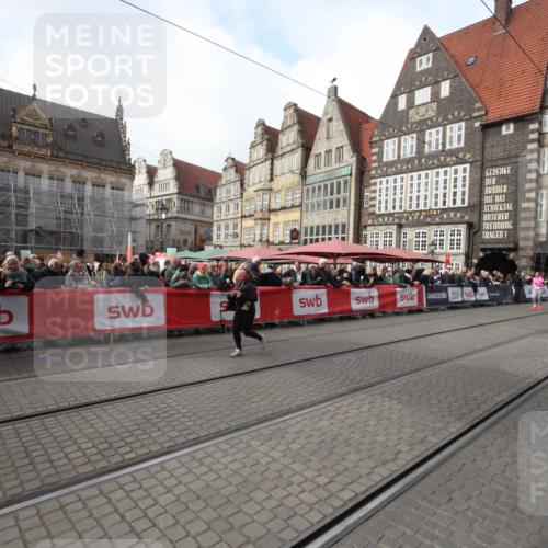 05.10.2025 - 20. swb-Marathon Bremen Yannick Fuchs http://msf.ph/oto/9310364 05.10.2025 11:18:33 Ziel 11043 meine-sportfotos.de