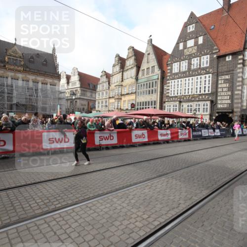 05.10.2025 - 20. swb-Marathon Bremen Yannick Fuchs http://msf.ph/oto/9310368 05.10.2025 11:18:34 Ziel 10076, 11043, 11690 meine-sportfotos.de