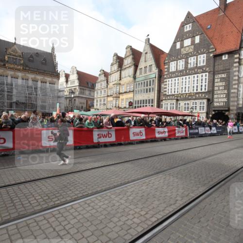 05.10.2025 - 20. swb-Marathon Bremen Yannick Fuchs http://msf.ph/oto/9310370 05.10.2025 11:18:34 Ziel 10076, 11043, 11690 meine-sportfotos.de