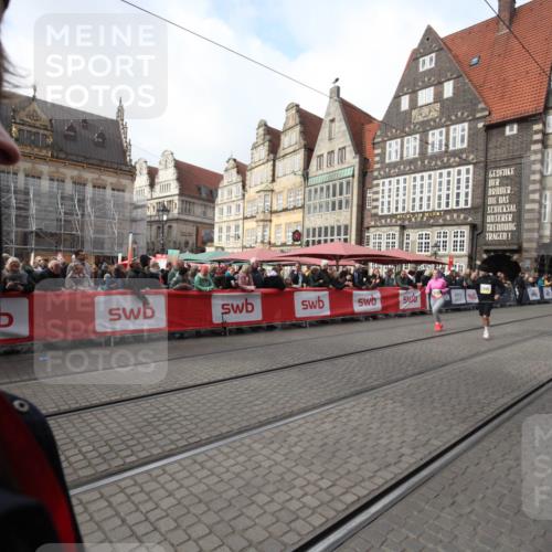 05.10.2025 - 20. swb-Marathon Bremen Yannick Fuchs http://msf.ph/oto/9310393 05.10.2025 11:18:36 Ziel 10076, 11690 meine-sportfotos.de