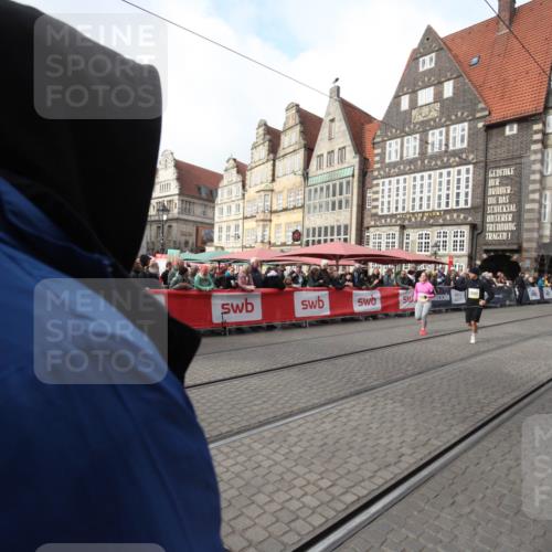 05.10.2025 - 20. swb-Marathon Bremen Yannick Fuchs http://msf.ph/oto/9310395 05.10.2025 11:18:37 Ziel 10076, 10472, 11690 meine-sportfotos.de