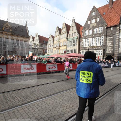 05.10.2025 - 20. swb-Marathon Bremen Yannick Fuchs http://msf.ph/oto/9310407 05.10.2025 11:18:38 Ziel 10076, 10472, 11690 meine-sportfotos.de
