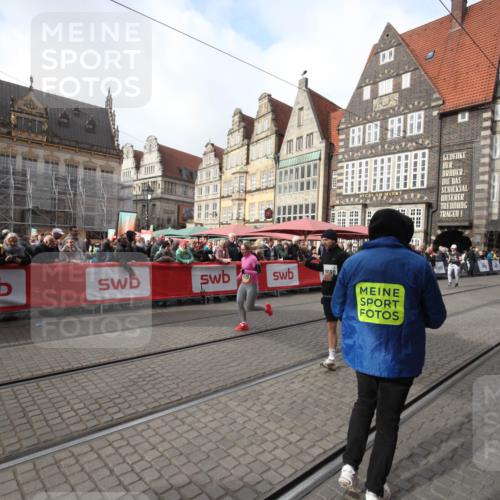 05.10.2025 - 20. swb-Marathon Bremen Yannick Fuchs http://msf.ph/oto/9310409 05.10.2025 11:18:38 Ziel 10076, 10472, 11690 meine-sportfotos.de