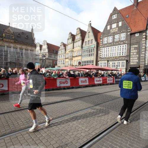 05.10.2025 - 20. swb-Marathon Bremen Yannick Fuchs http://msf.ph/oto/9310416 05.10.2025 11:18:40 Ziel 10076, 10472, 11690 meine-sportfotos.de