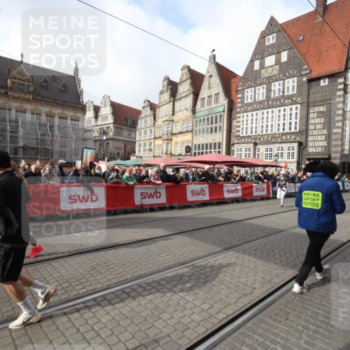 05.10.2025 - 20. swb-Marathon Bremen Yannick Fuchs http://msf.ph/oto/9310418 05.10.2025 11:18:40 Ziel 10076, 10472, 11690 meine-sportfotos.de