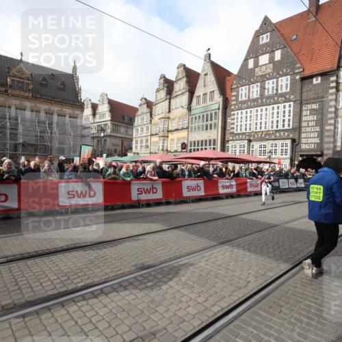 05.10.2025 - 20. swb-Marathon Bremen Yannick Fuchs http://msf.ph/oto/9310420 05.10.2025 11:18:40 Ziel 10076, 10472, 11690 meine-sportfotos.de