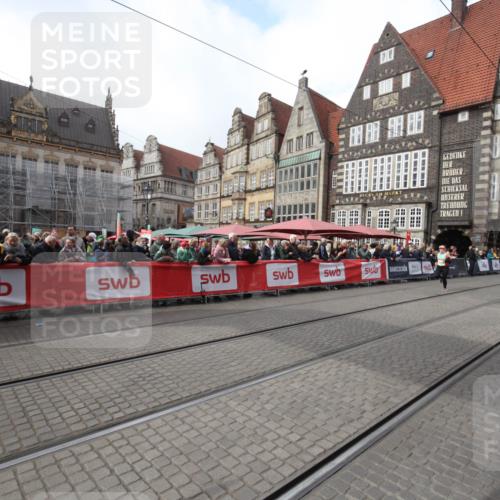 05.10.2025 - 20. swb-Marathon Bremen Yannick Fuchs http://msf.ph/oto/9310464 05.10.2025 11:18:47 Ziel 11480 meine-sportfotos.de
